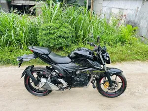 সুজুকি জিক্সার ২০২৩ ব্ল্যাক