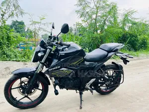 সুজুকি জিক্সার ২০২৩ ব্ল্যাক