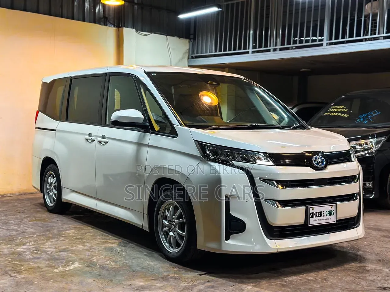 Toyota Noah 2022 Pearl