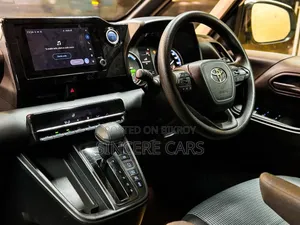 Toyota Noah 2022 Pearl