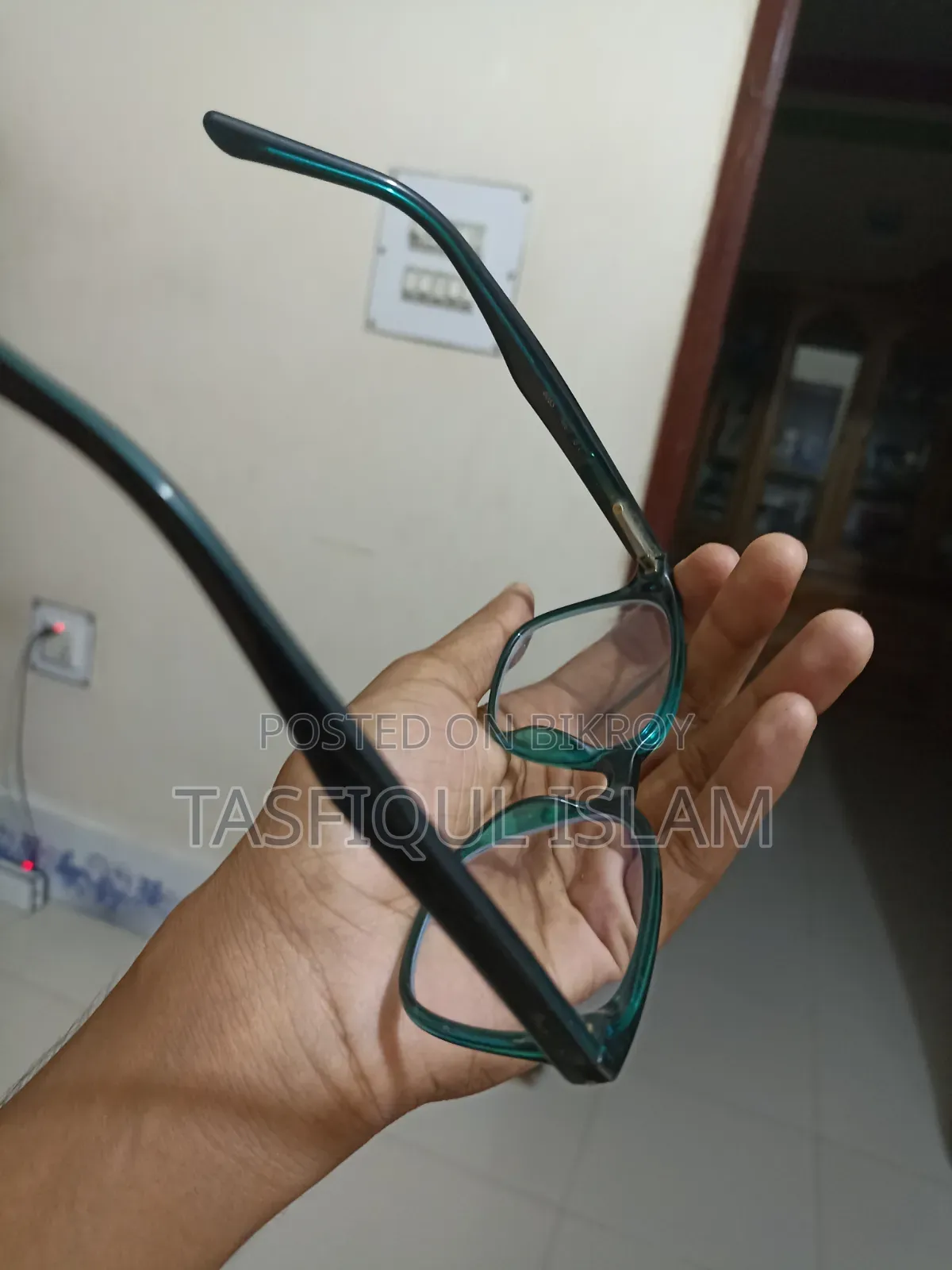 ২ টা চশমা বিক্রি হবে