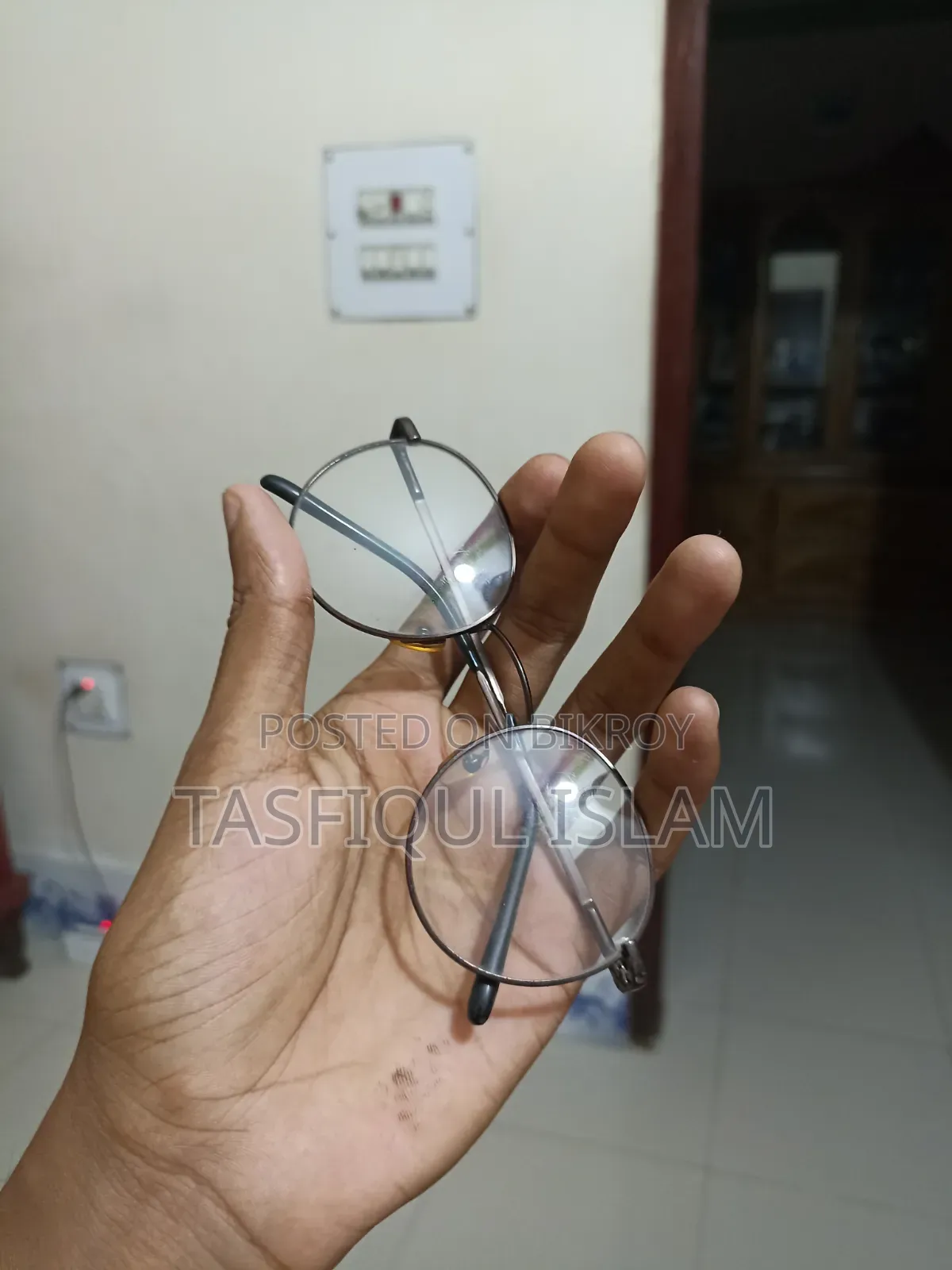 ২ টা চশমা বিক্রি হবে