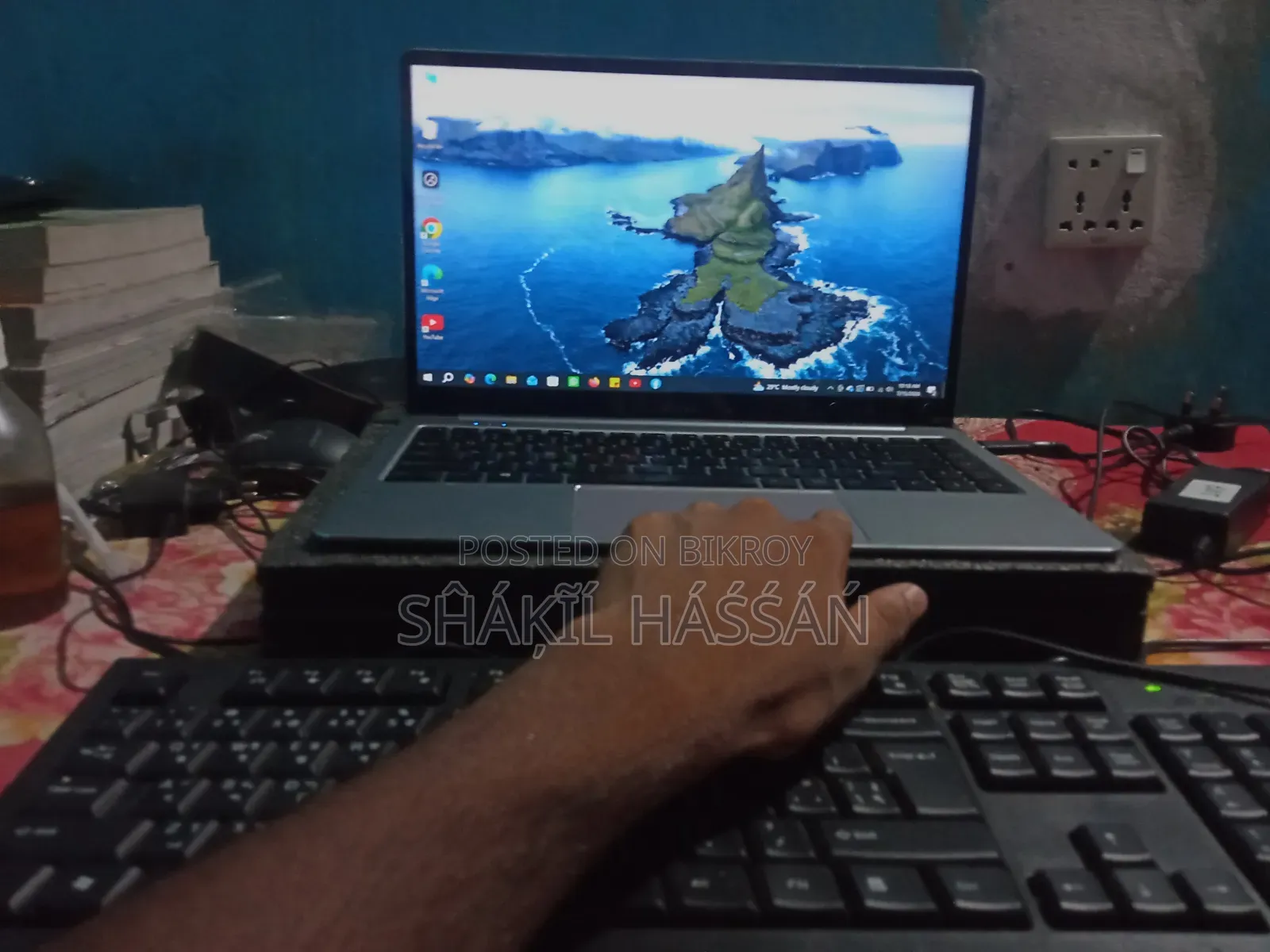 Laptop 8GB Intel Core I5 Hard Disk Drive and Solid State Drive 128GB