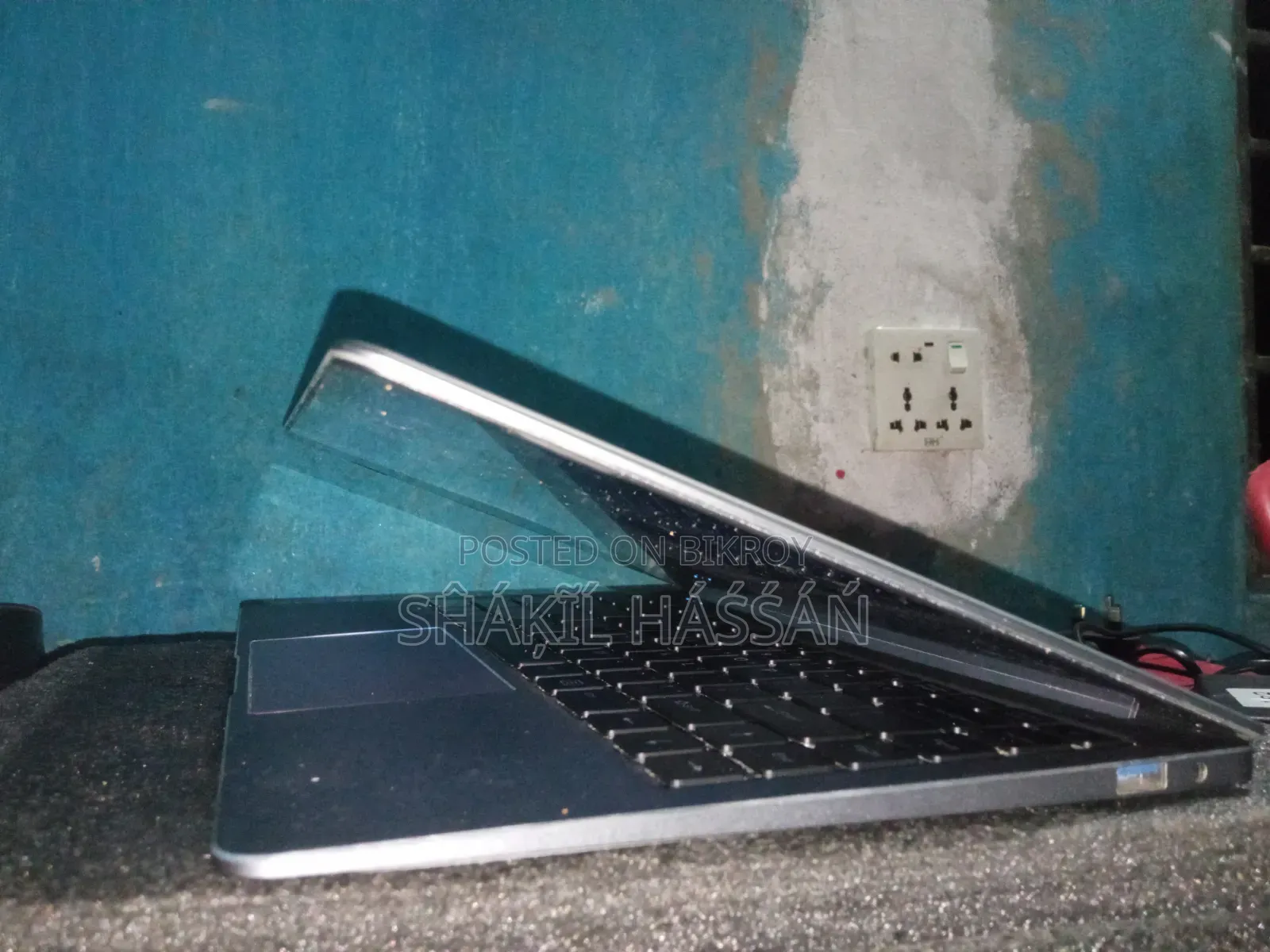 Laptop 8GB Intel Core I5 Hard Disk Drive and Solid State Drive 128GB