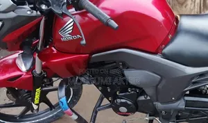 Honda CB 2017 Red
