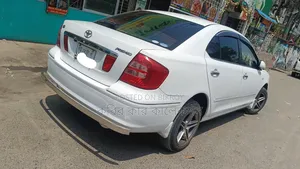 টয়োটা প্রমিও ২০০৫ সাদা