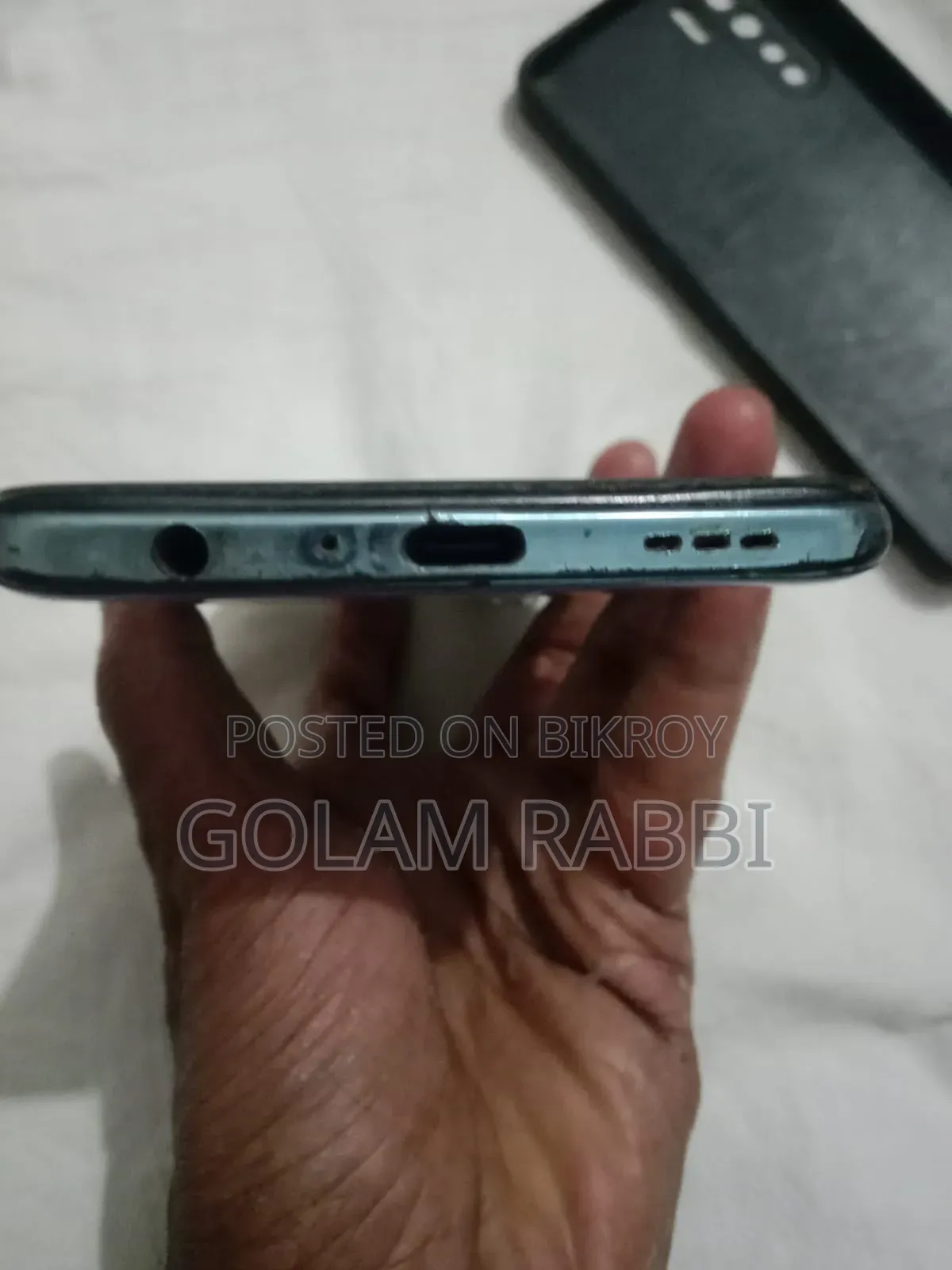 অপ্পো এফ১৫ ১২৮ জিবি সাদা
