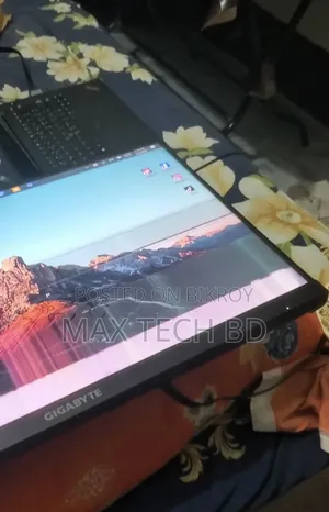 GIGABYTE G24F 2 MONITOR Blinking Problem