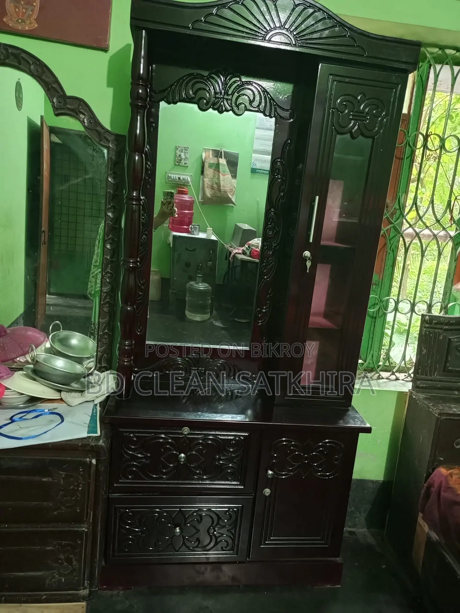 ড্রেসিং টেবিল