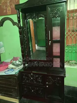 ড্রেসিং টেবিল