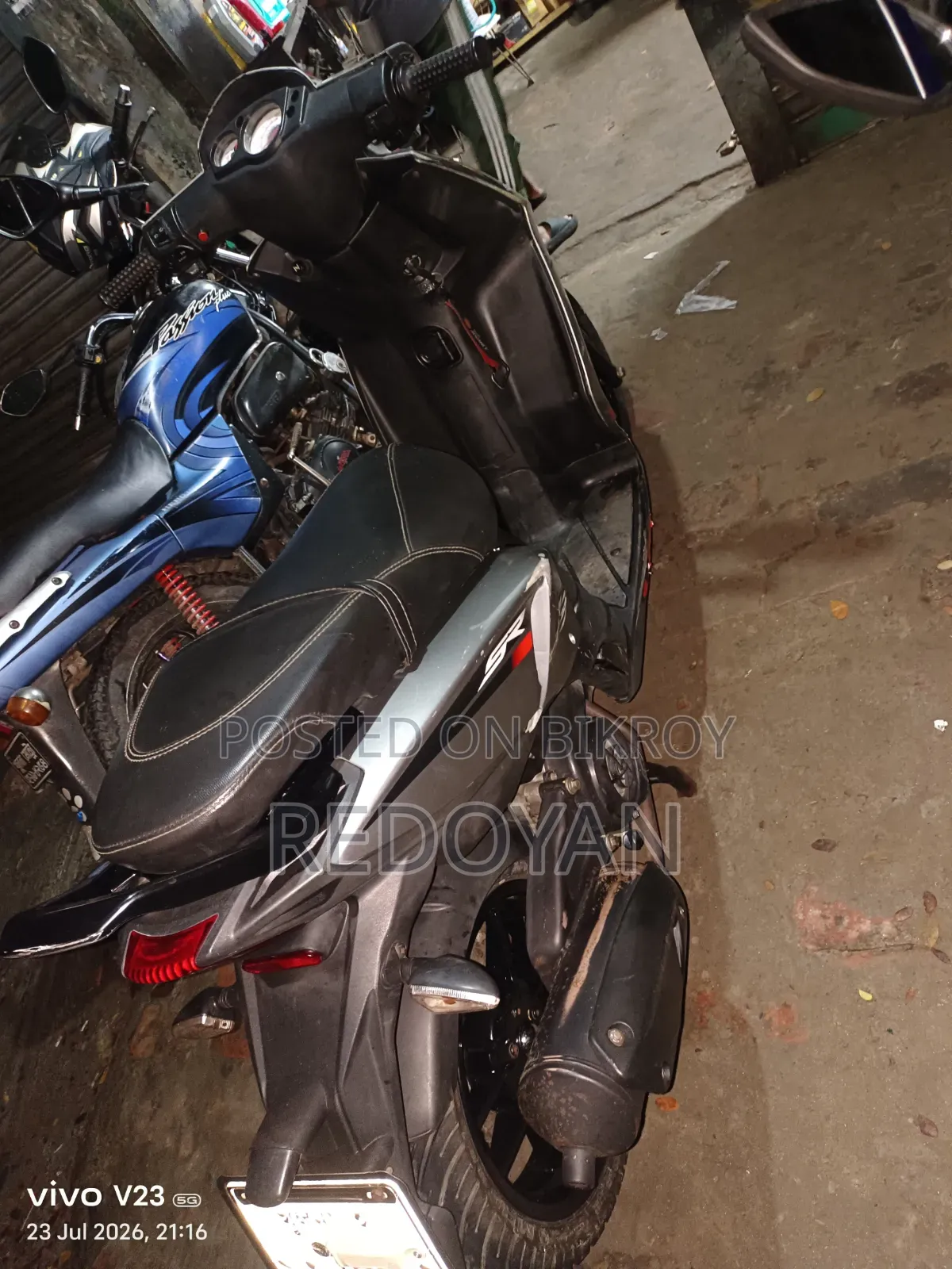 Aprilia 2021 Gray