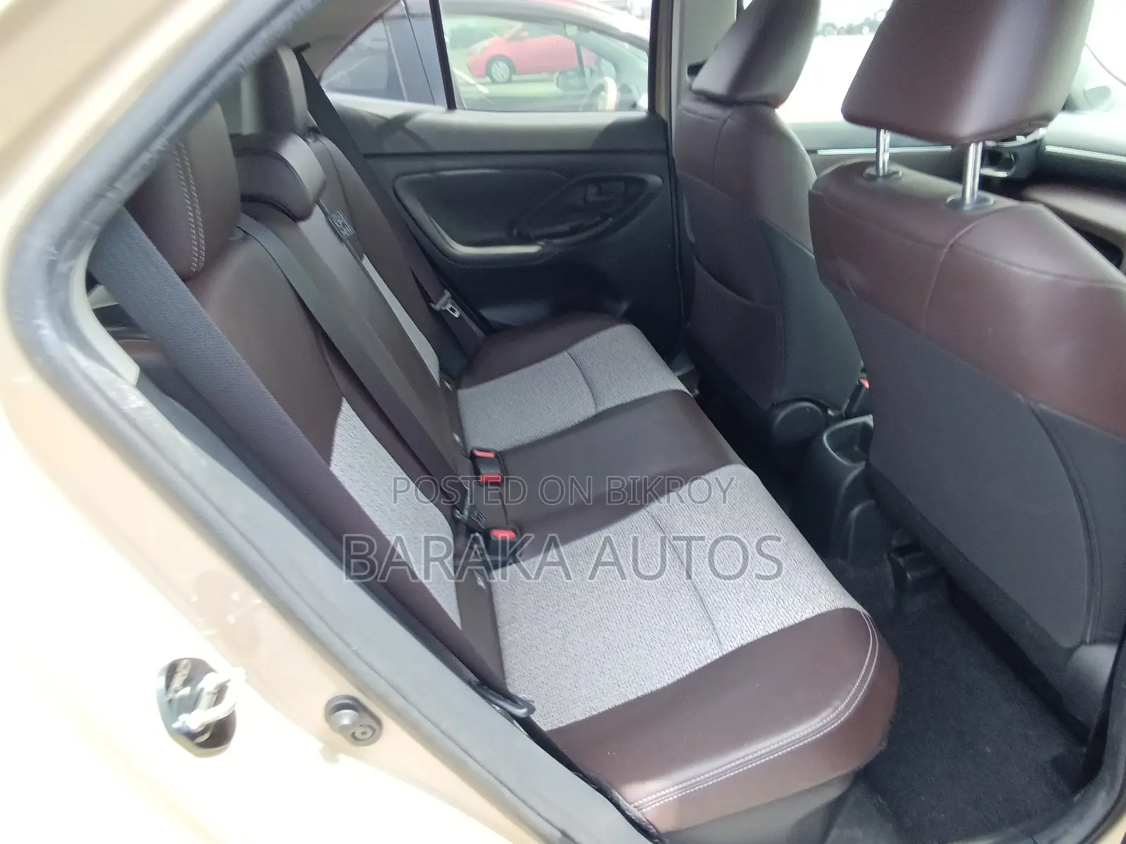 Toyota Yaris 2021 Beige