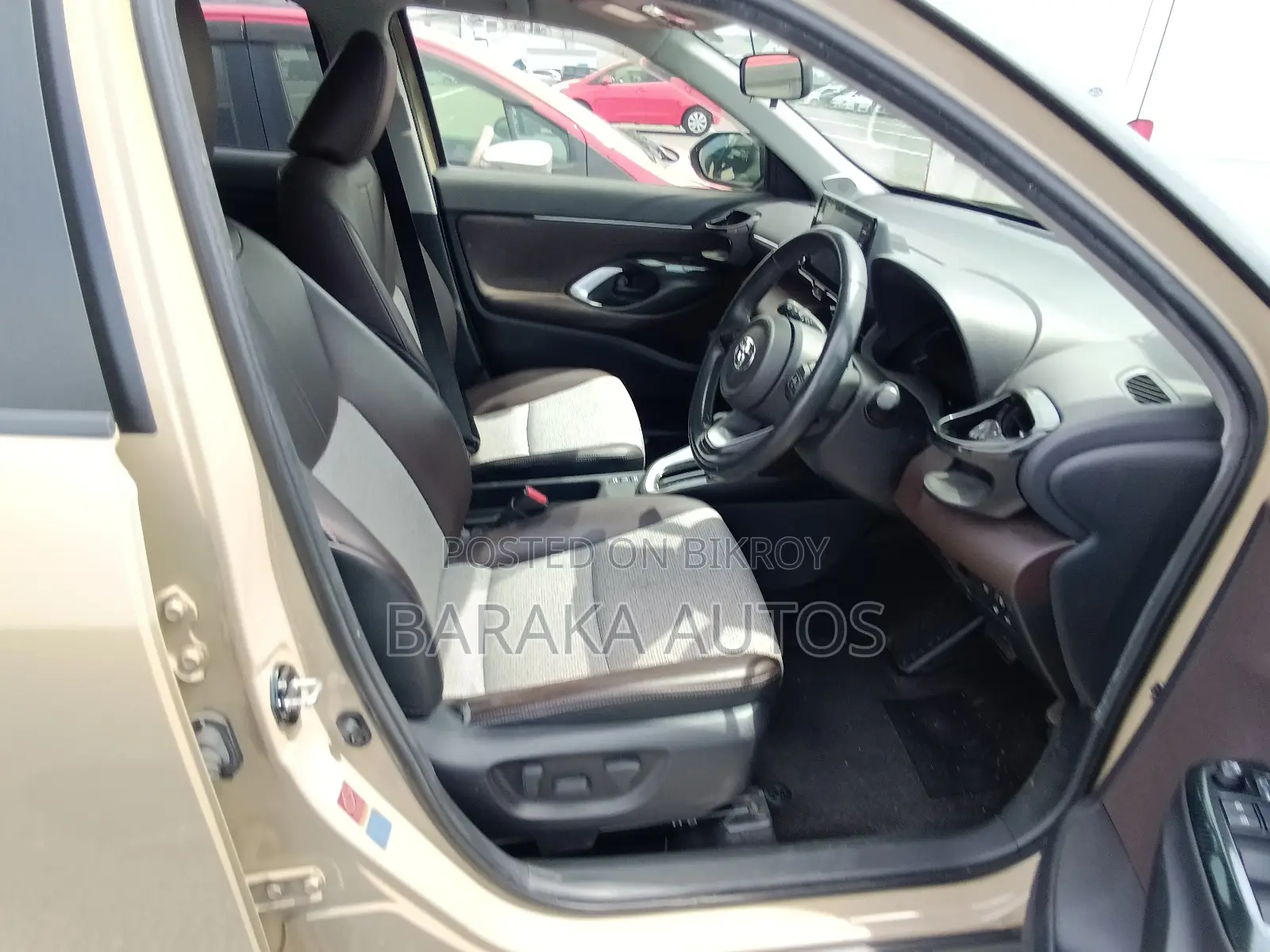 Toyota Yaris 2021 Beige