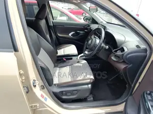 Toyota Yaris 2021 Beige