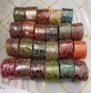 ঘুনঘুরুসহ কাশ্মীরি চুড়ি