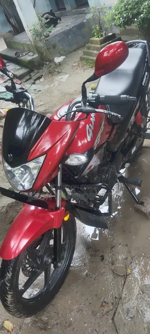 হিরো গ্ল্যামার ২০২২ লাল