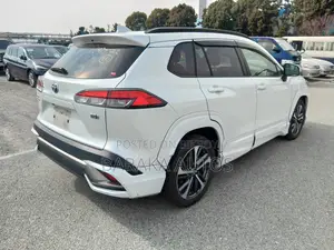 টয়োটা করোলা ক্রস ২০২১ পার্ল