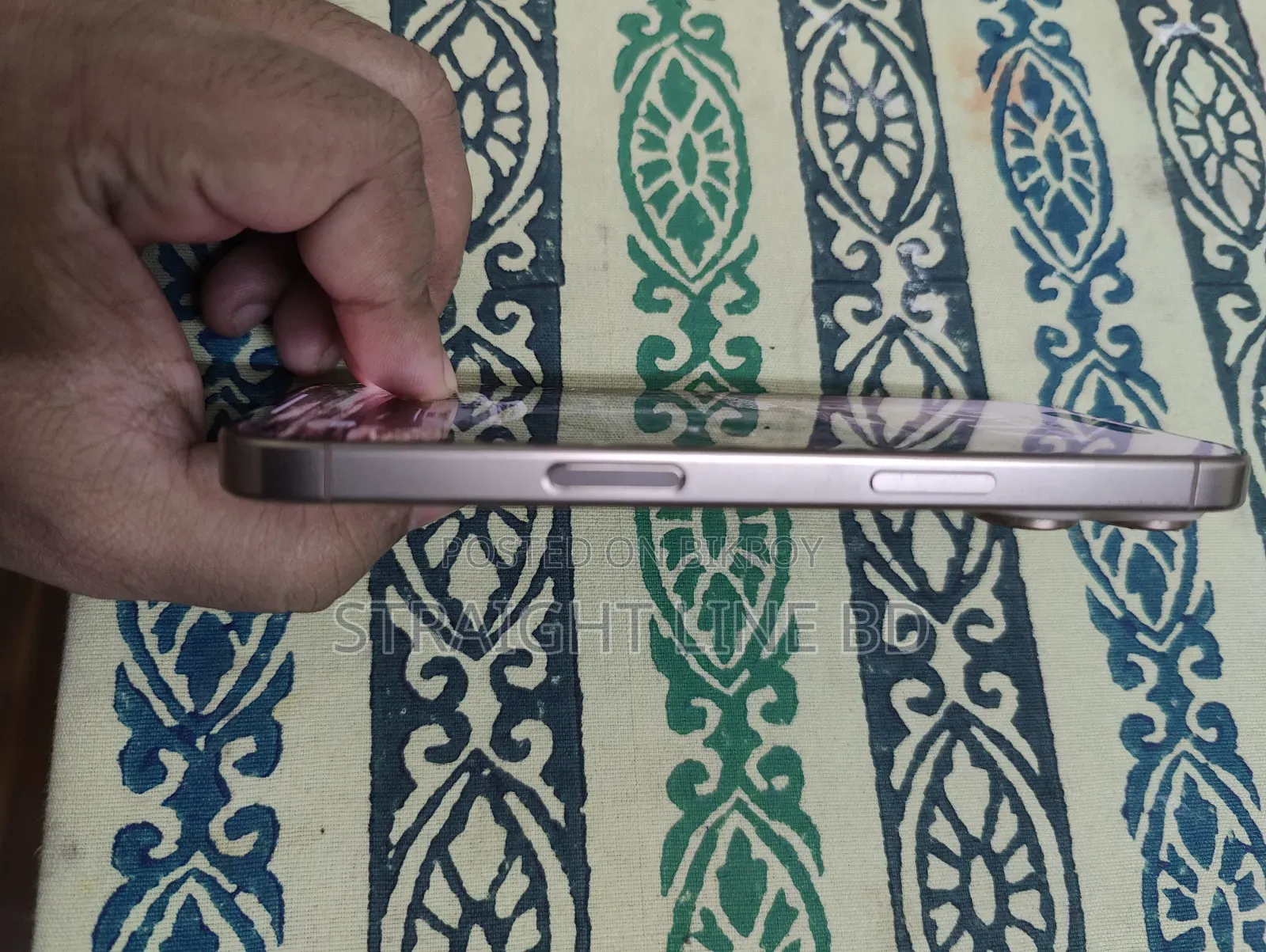 অ্যাপল আইফোন ১৬ প্রো ২৫৬ জিবি গোল্ড