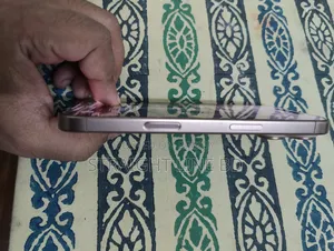 অ্যাপল আইফোন ১৬ প্রো ২৫৬ জিবি গোল্ড