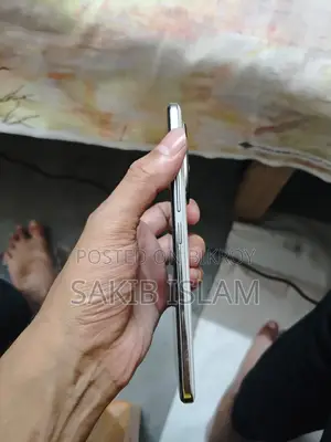 অনার ২০০ ২৫৬ জিবি হোয়াইট