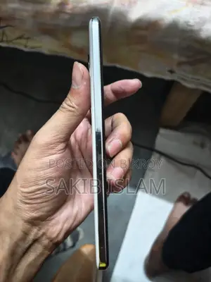 অনার ২০০ ২৫৬ জিবি হোয়াইট