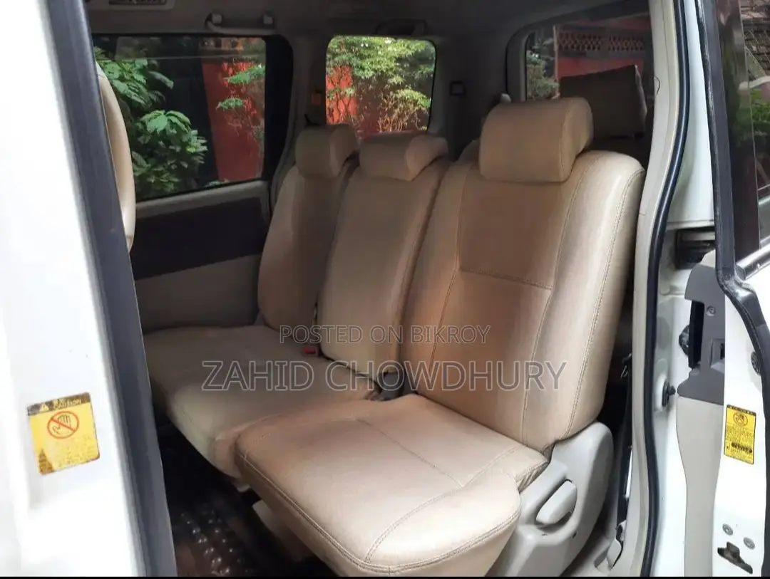 Toyota HiAce 2010 White