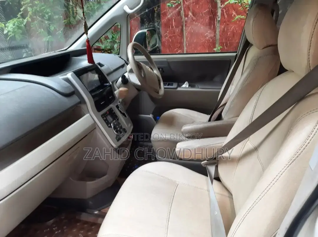 Toyota HiAce 2010 White