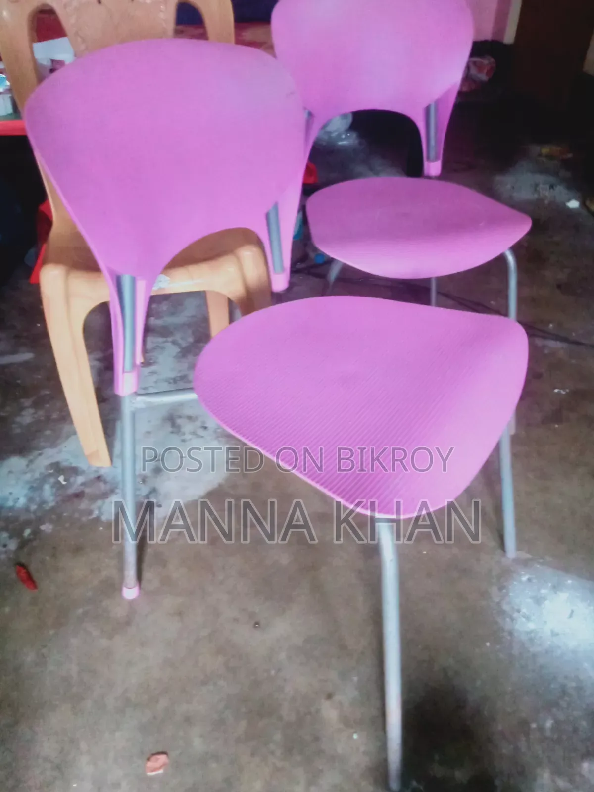চেয়ার বিক্রির জন্য