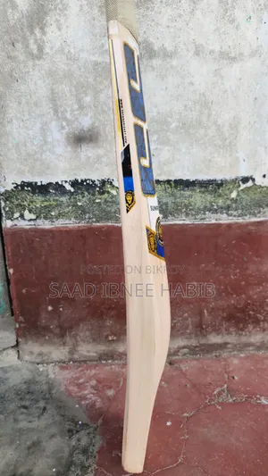 ইংলিশ উইলো ক্রিকেট ব্যাট