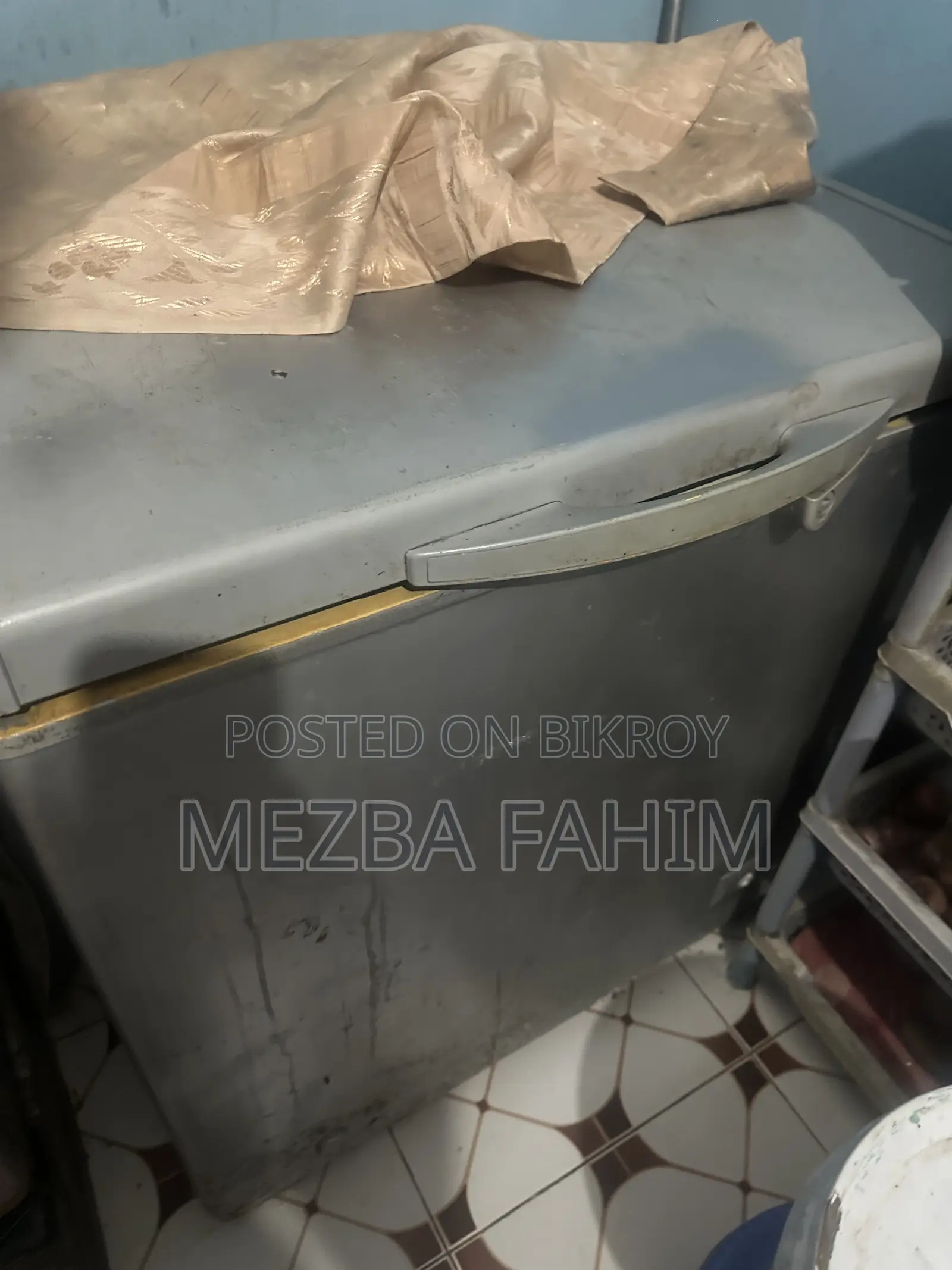 ফ্রিজটি বিক্রি করা হবে