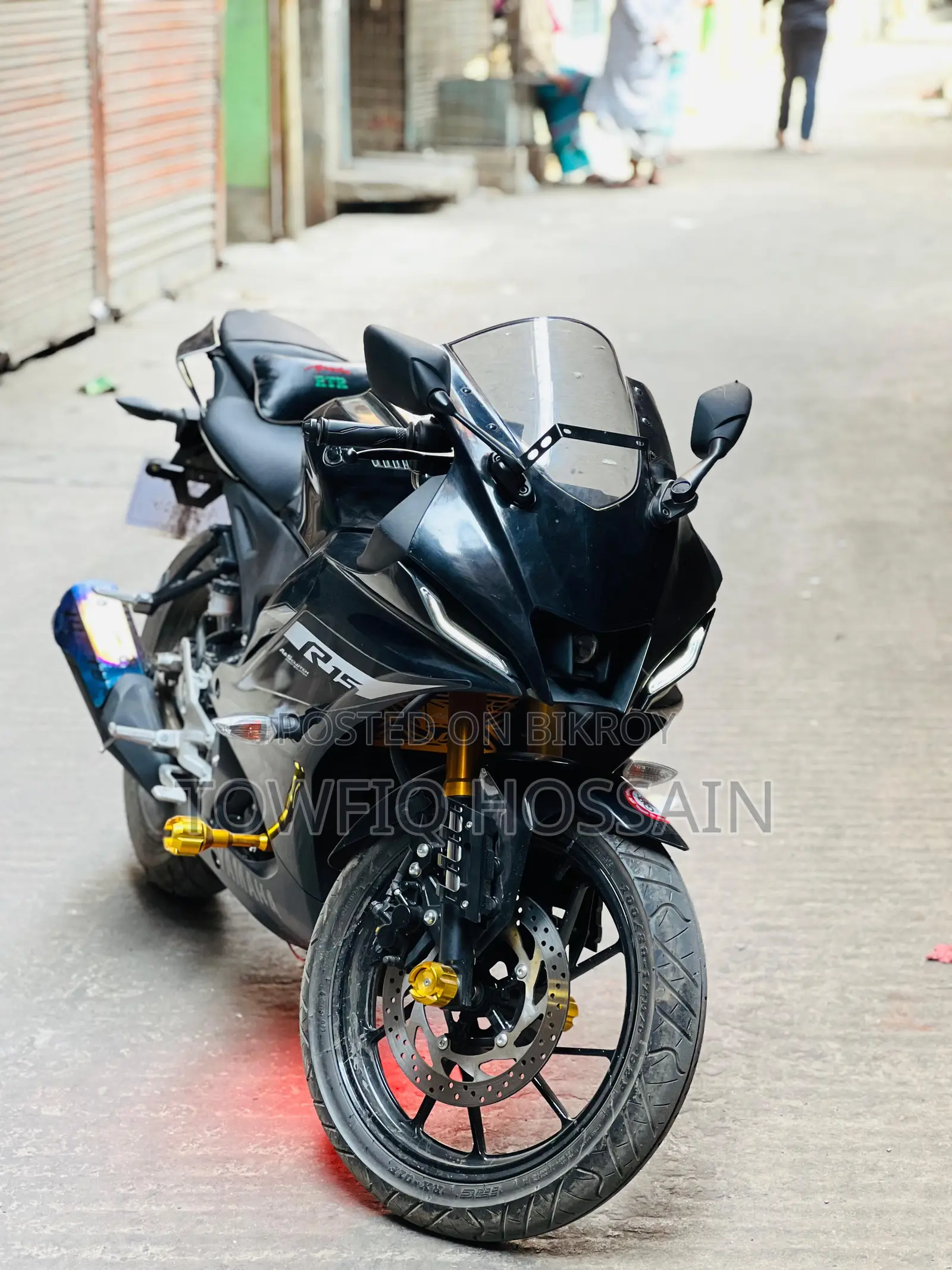ইয়ামাহা ২০২৫ কালো