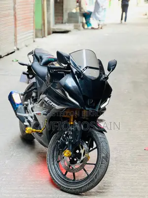 ইয়ামাহা ২০২৫ কালো