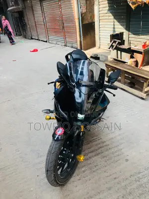 ইয়ামাহা ২০২৫ কালো