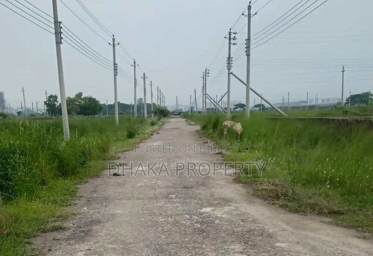 Nearby Park 3 Katha East at Sector-17/H