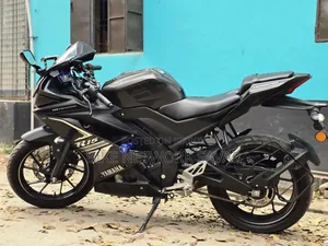 নতুন ইয়ামাহা আর১৫ ভি৩ ২০২৫ কালো