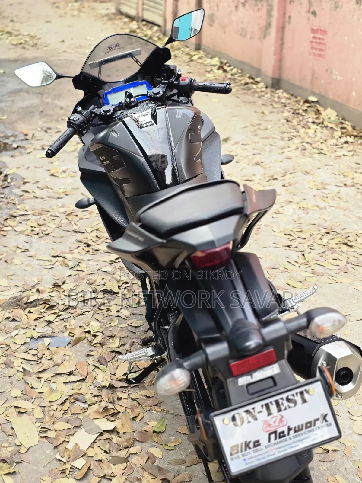 নতুন ইয়ামাহা আর১৫ ভি৩ ২০২৫ কালো