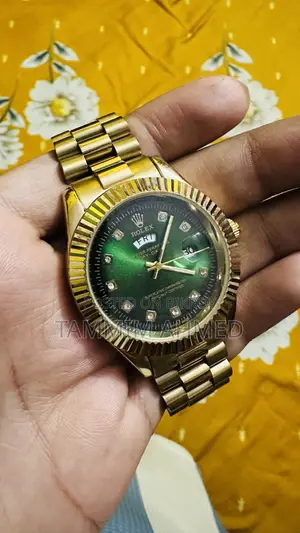 রোলেক্স ঘড়ি বিক্রির জন্য