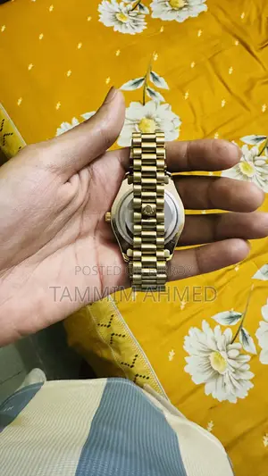 রোলেক্স ঘড়ি বিক্রির জন্য