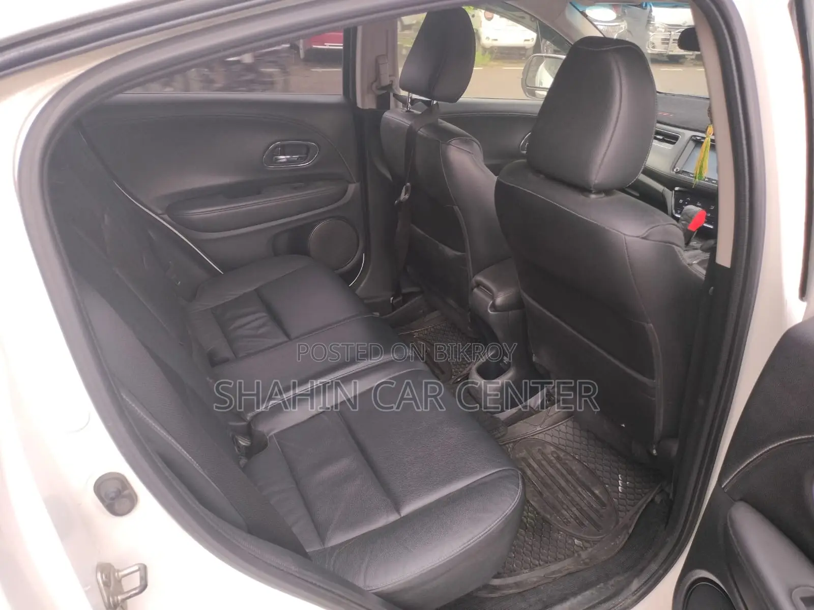 Honda Vezel 1.5 Four-Wheel Drive 2015 Pearl