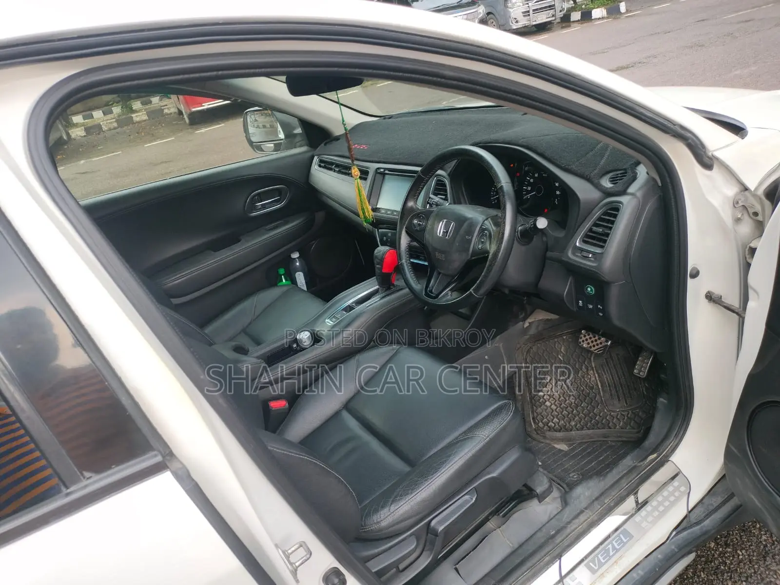 Honda Vezel 1.5 Four-Wheel Drive 2015 Pearl