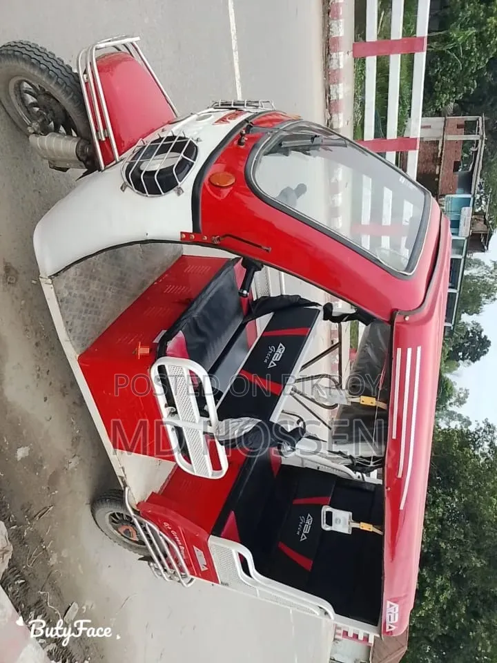 মোটরসাইকেল ২০২৫ লাল