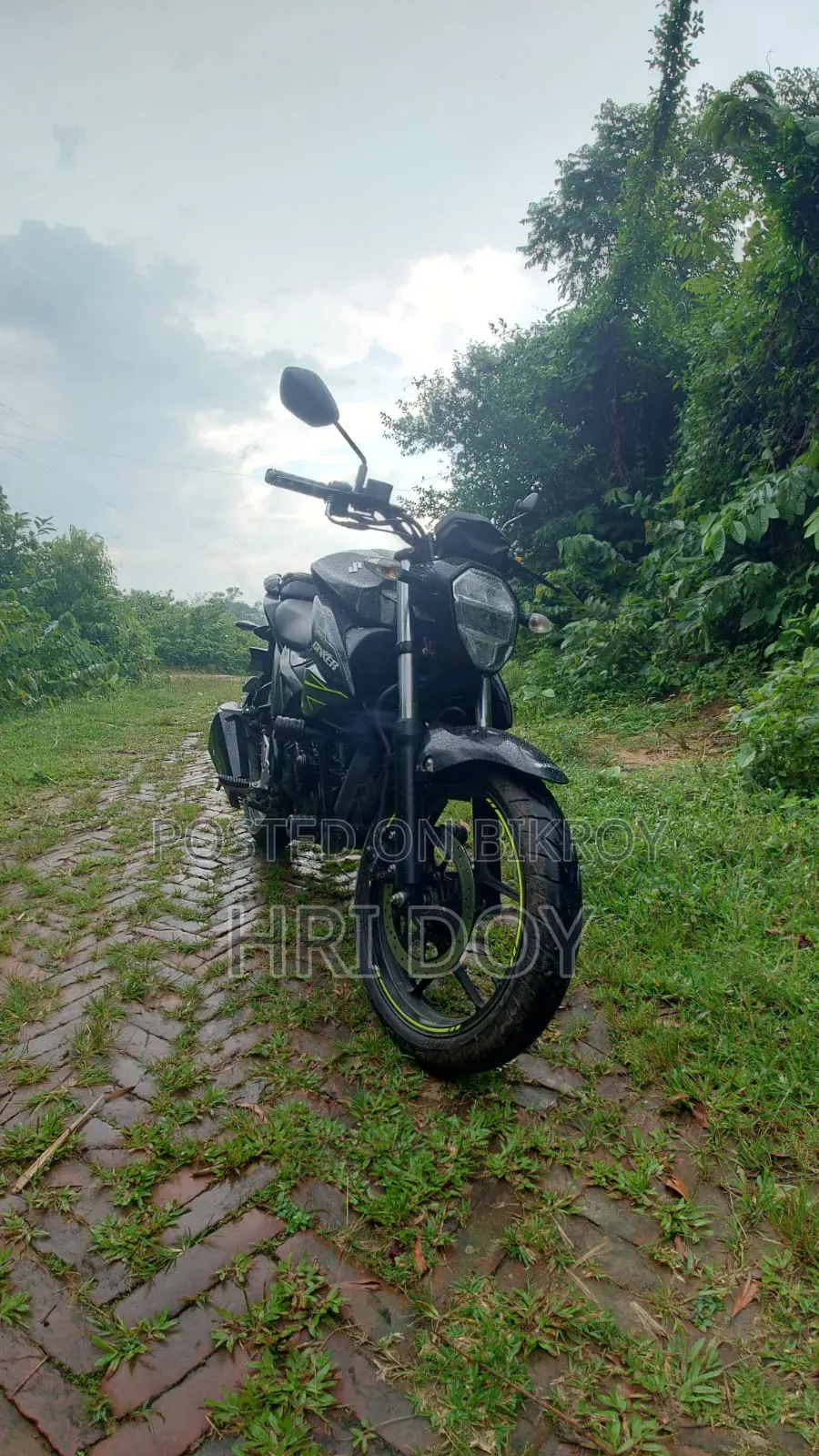 সুজুকি জিক্সার ২০২৫ ব্ল্যাক