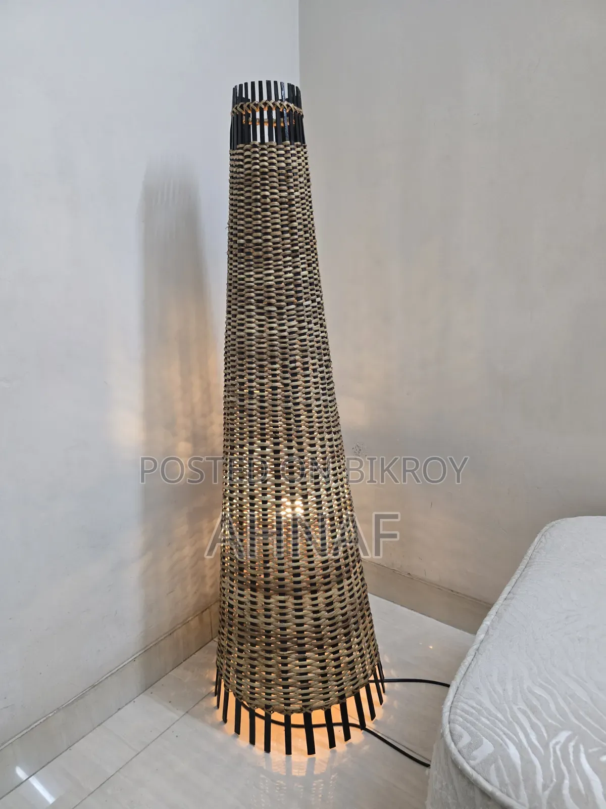 Vertical Lamp (Cane)