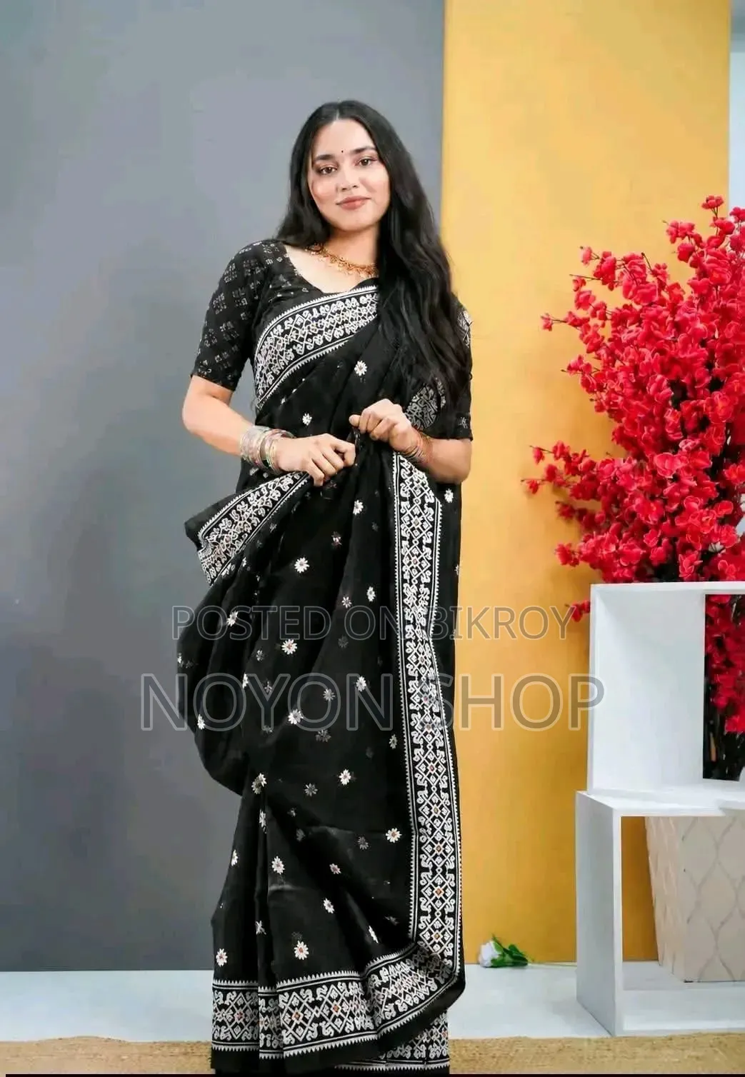 হাফ সিল্ক স্ক্রিন প্রিন্ট শাড়ি