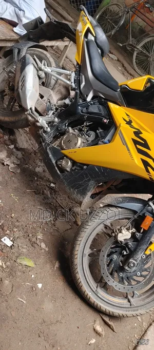 Hero Karizma XMR 210 2025 Yellow