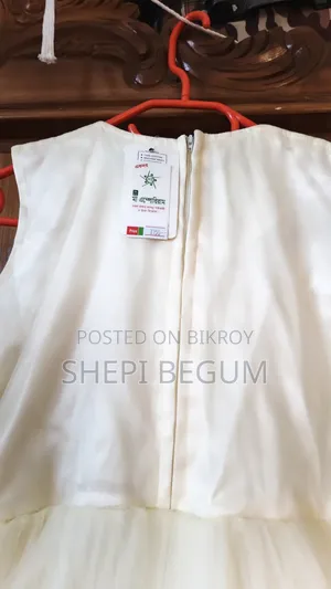 ফিমেল পার্টি ফ্রক