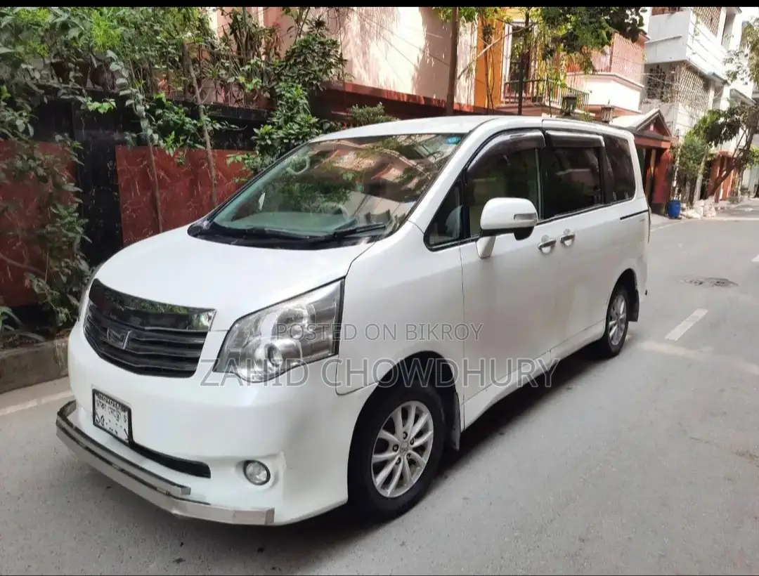 Toyota HiAce 2010 White