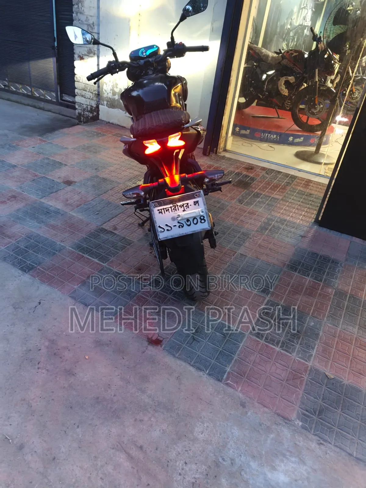 বাজাজ পালসার এন১৬০ ২০২৪ কালো