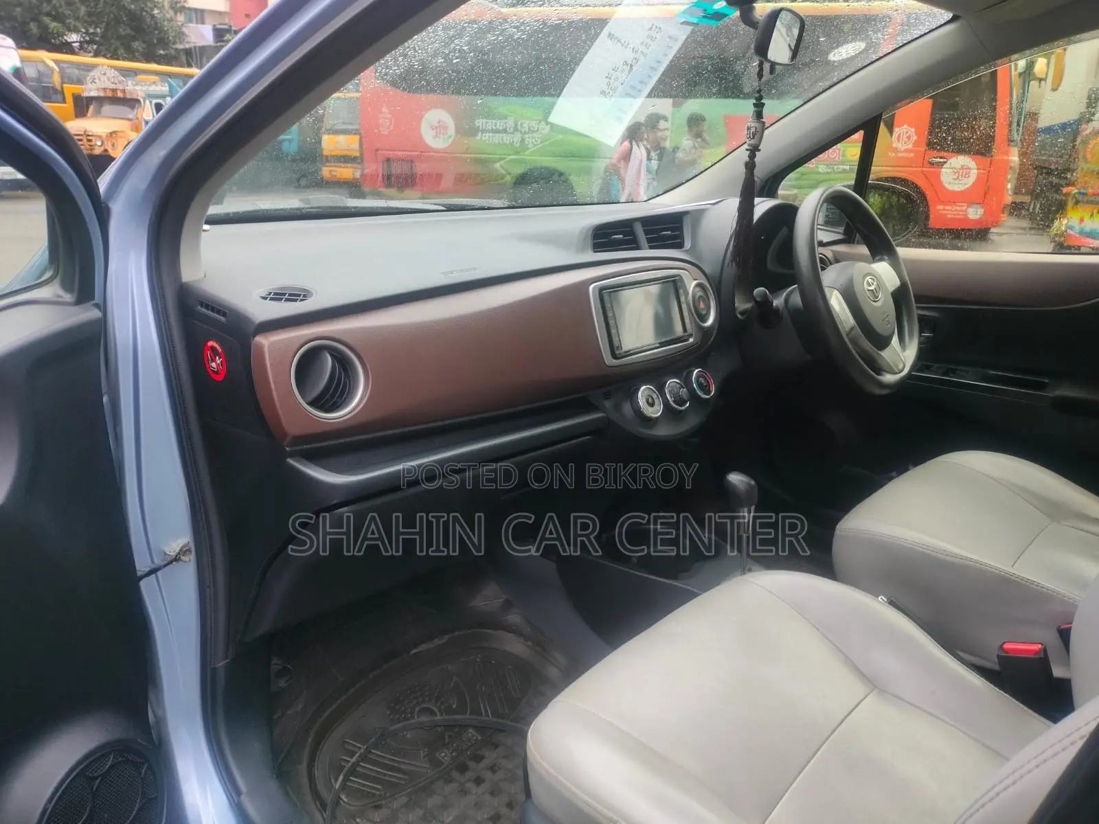 Toyota Vitz 1.3 AWD 3-door 2011 Blue