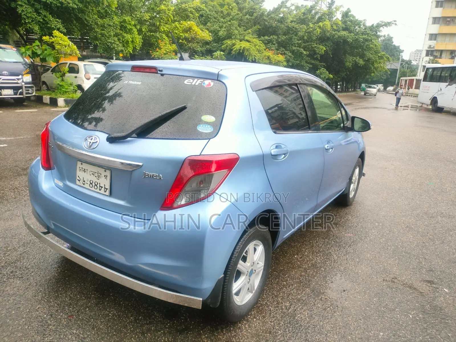 Toyota Vitz 1.3 AWD 3-door 2011 Blue